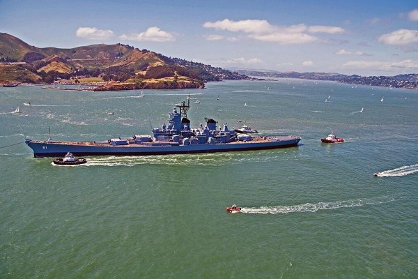 超艇算什么?60萬租下270米美國超級戰列艦
