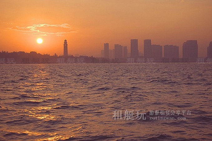 大圖夕陽燈塔.jpg